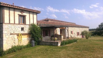 Chez Flo et Francis à CLAVIS, Chambre d'hôtes dans le Gers