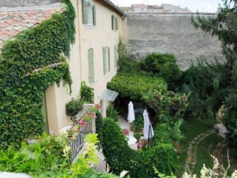 LES TOURNESOLS, Chambre d'hôtes dans les Bouches-du-Rhône