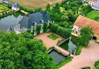 Chambres d'Hôtes au Chateau de Bezonnais, Chambre d'hôtes dans la Sarthe