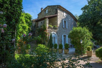 LA CAMPAGNE ST LAZARE, Chambre d'hôtes dans les Alpes-de-Haute-Provence